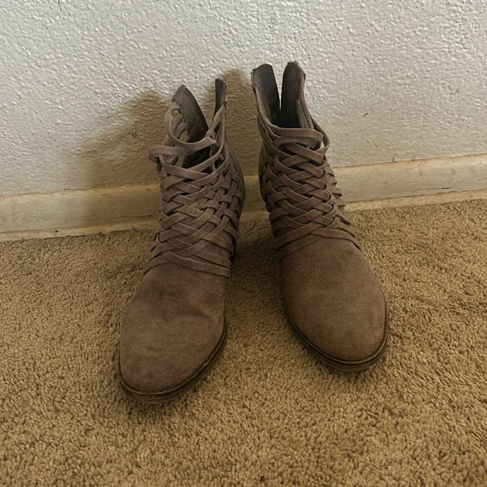 Women’s zip up ankle boot